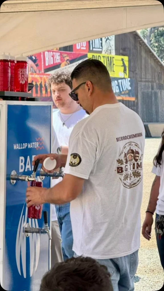 Hot 🥵 day and we all need hydration #wallopwater #wallopwaterusa #wallopwatermonsterbar #wallopwaterchilledfilteredwater #brooks